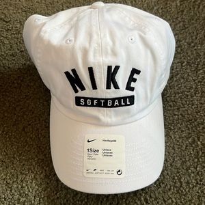 WHITE NEW NIKE SOFTBALL BALL CAP. Men’s / Unisex. New with tags, never worn